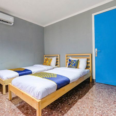Hotel Spot On 2281 Omajo Semarang Zewnętrze zdjęcie