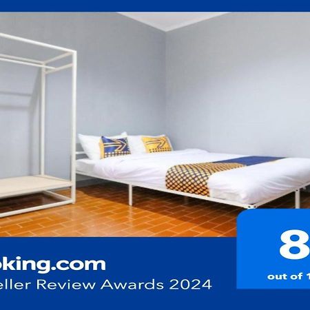 Hotel Spot On 2281 Omajo Semarang Zewnętrze zdjęcie