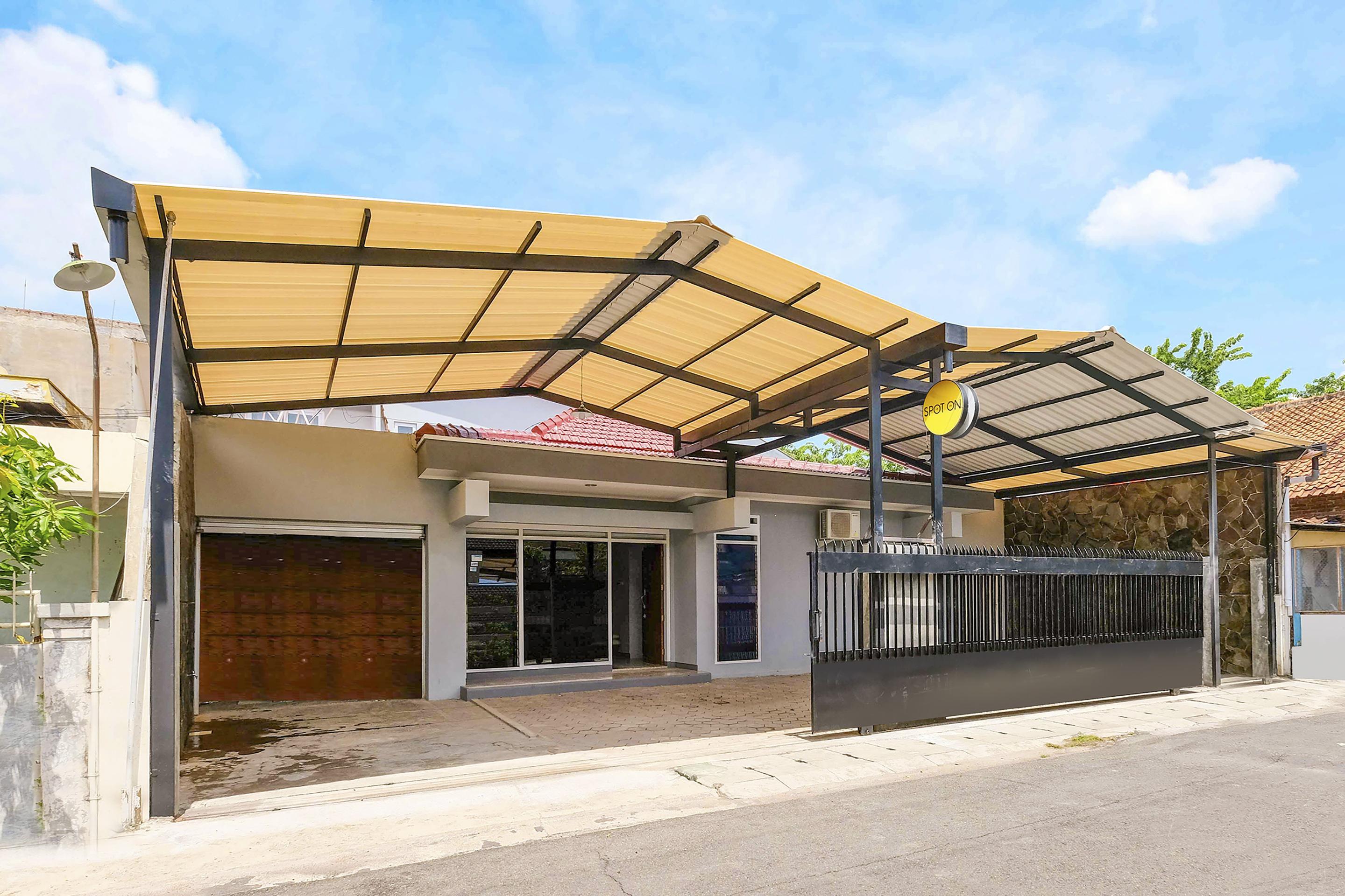 Hotel Spot On 2281 Omajo Semarang Zewnętrze zdjęcie