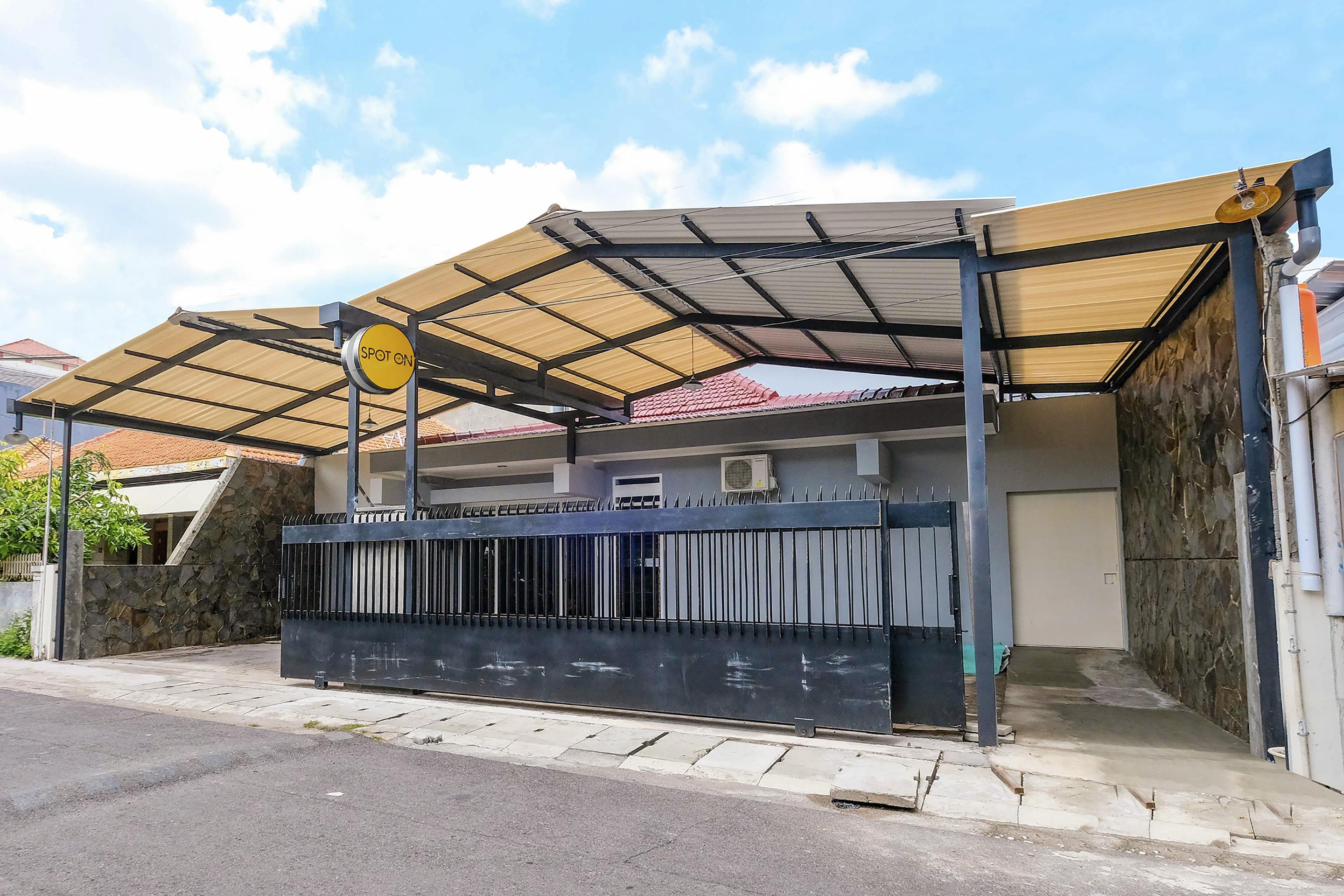 Hotel Spot On 2281 Omajo Semarang Zewnętrze zdjęcie
