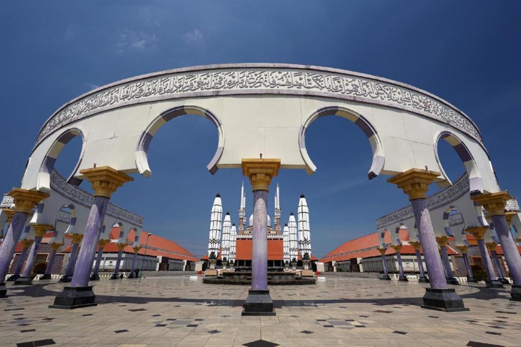 Hotel Spot On 2281 Omajo Semarang Zewnętrze zdjęcie