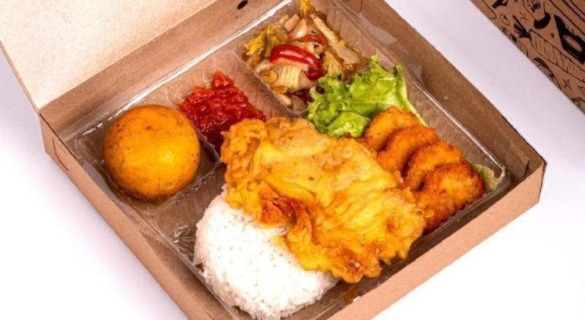 Hotel Spot On 2281 Omajo Semarang Zewnętrze zdjęcie