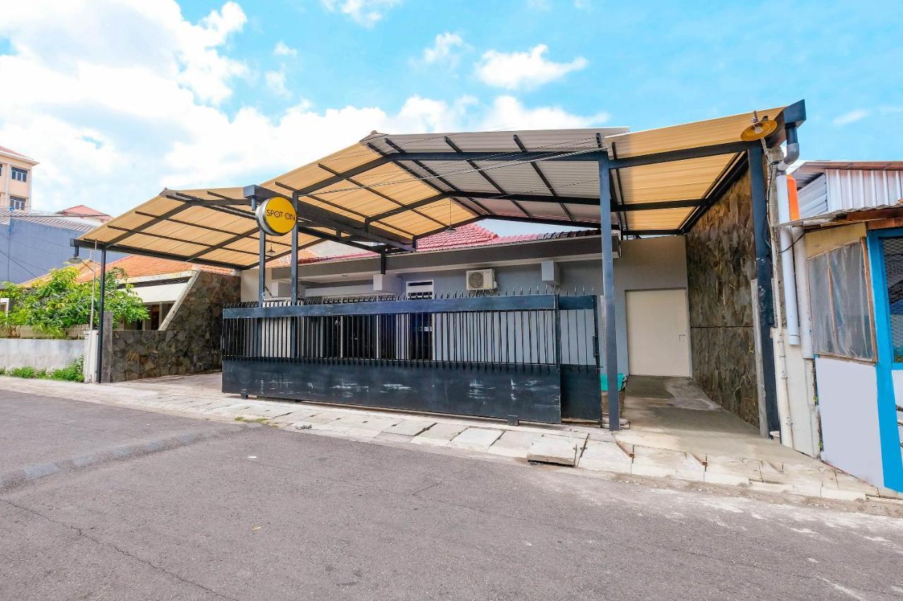 Hotel Spot On 2281 Omajo Semarang Zewnętrze zdjęcie