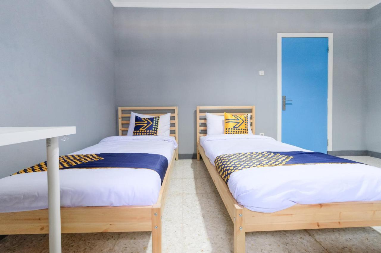 Hotel Spot On 2281 Omajo Semarang Zewnętrze zdjęcie