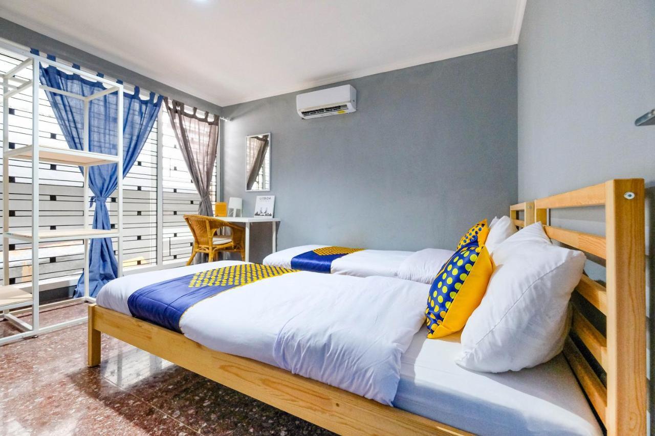Hotel Spot On 2281 Omajo Semarang Zewnętrze zdjęcie